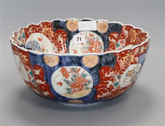 A large Imari scallop bowl diameter 33cm